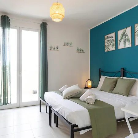 Alojamento de Acomodação e Pequeno-almoço Due Passi Dal Mare Tra Marina Di Ragusa-punta Secca 3*