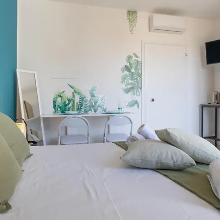 Due Passi Dal Mare Tra Marina Di Ragusa-punta Secca Alojamento de Acomodação e Pequeno-almoço 3*